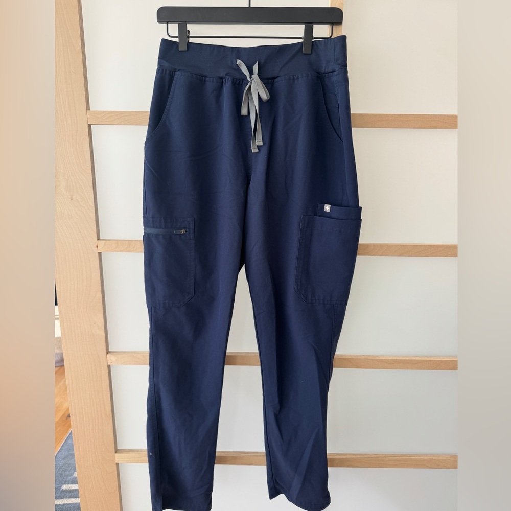 Figs navy yola high waisted 2.0 skinny scrub pants medium